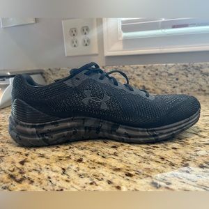 Under Armour Men’s 10.5 Liquify Running Shoes